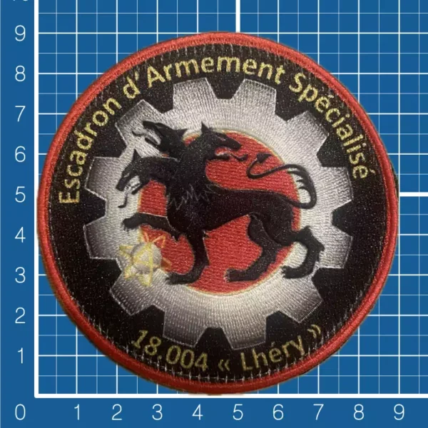 Patch EAS 18.004 Cerbère noir sur fond rouge – Image 2